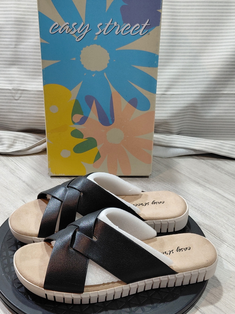NEW Easy Street Womens Brylee Black Slide Sandals Thick Soft Footbed W8